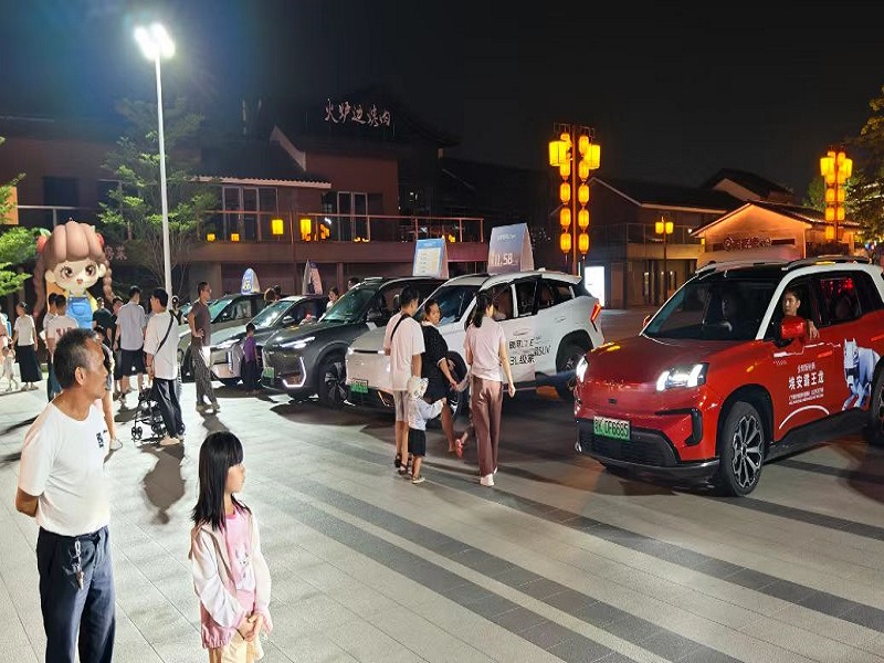 汽車(chē)夜市現(xiàn)場(chǎng).jpg